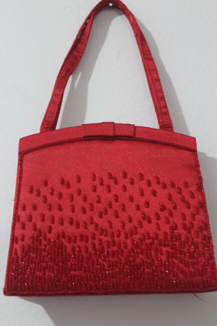 Bolsa de mão com detalhes lindos